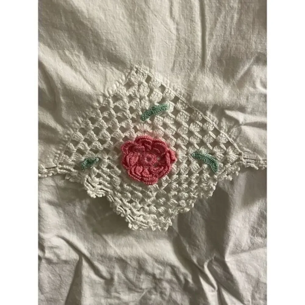 Pair Of Vintage Crocheted‎ Rose Pillowcases Cotton Standard